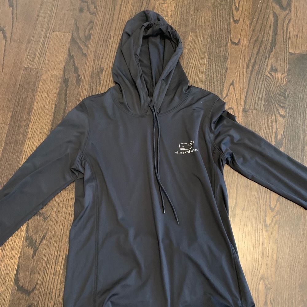 BLACK POLYESTER VINEYARD VINE LONG SLEEVE TEE